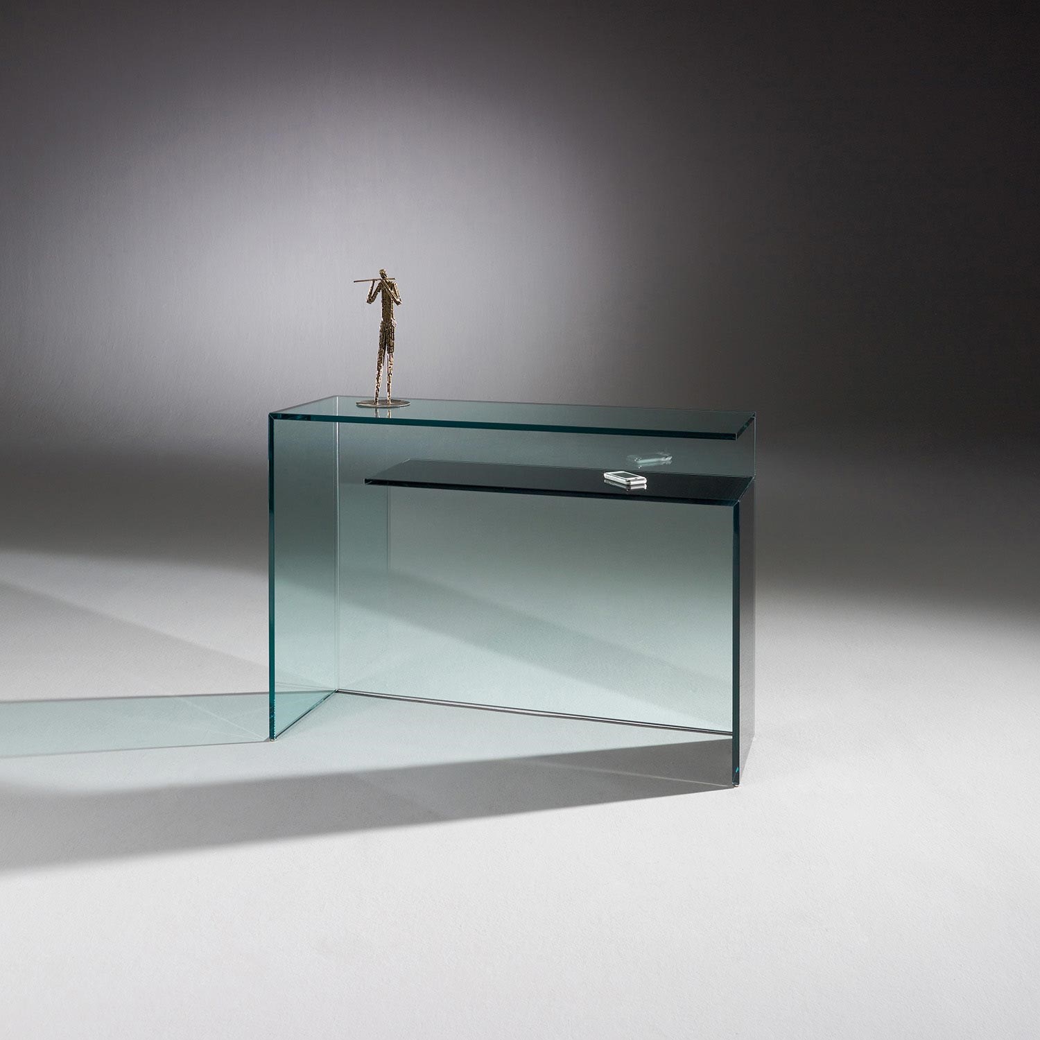 Glaskonsole L 105 von DREIECK DESIGN: FLOATGLAS klar - unterer Winkel color tiefschwarz