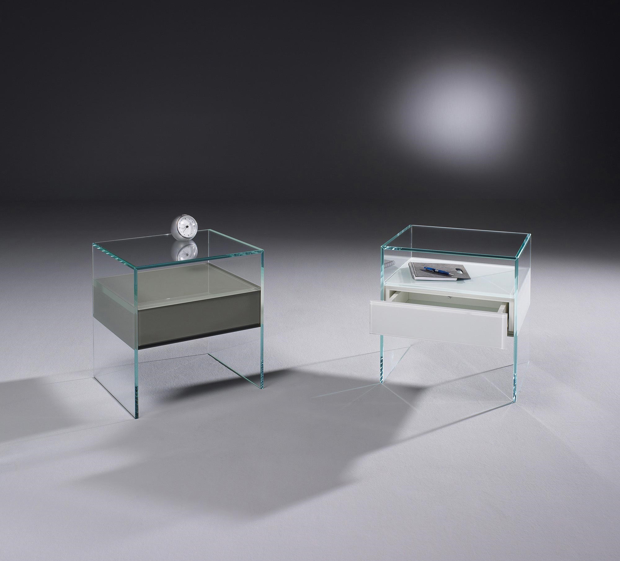 Glass bedside table PURE by DREIECK DESIGN: OPTIWHITE glass - drawer color concrete grey + drawer color pure white