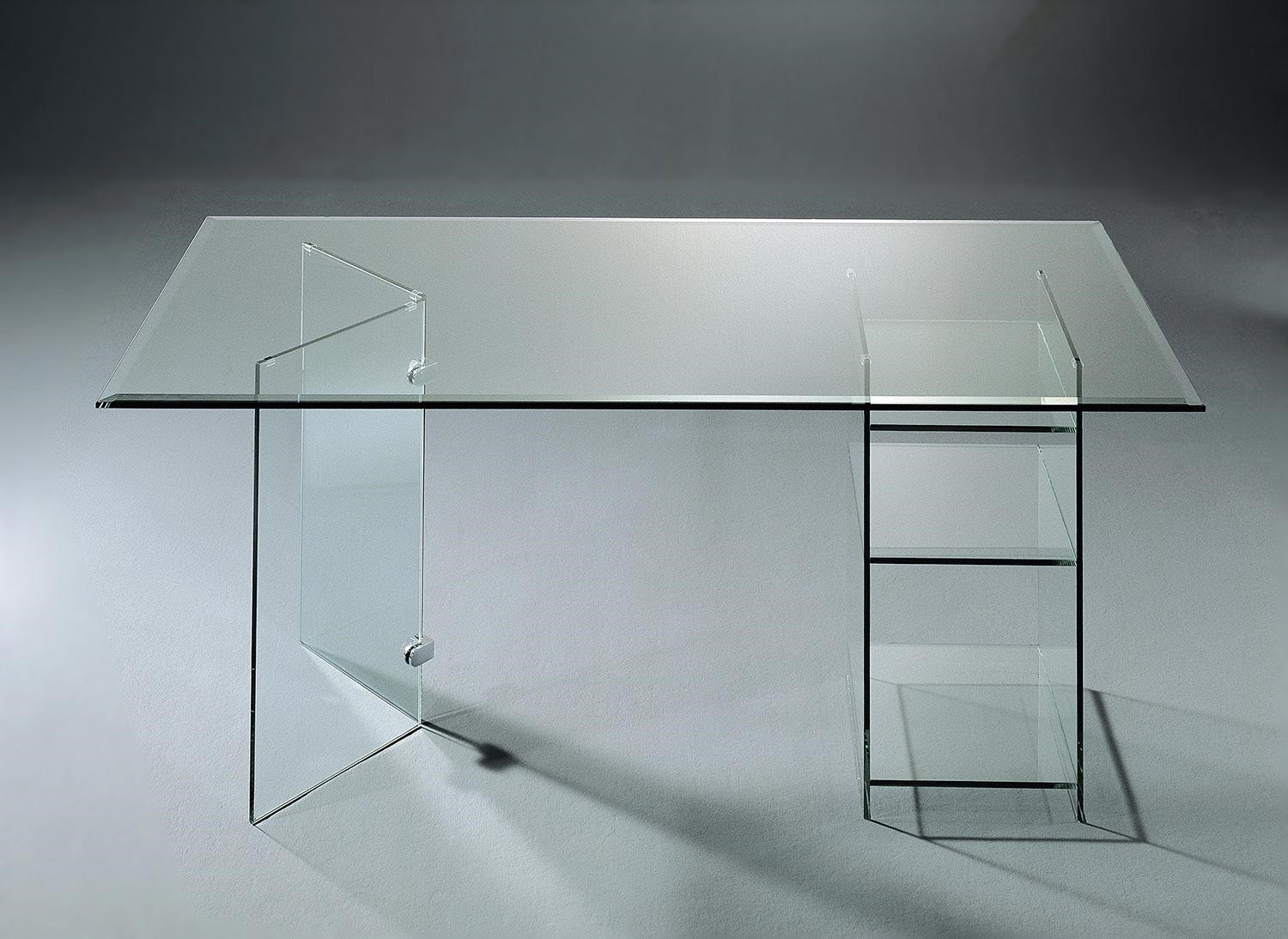Design-Glastisch CLASSIC von DREIECK DESIGN: FLOATGLAS + Untergestell mit 1 Glaswinkel + 1 Glasregal 