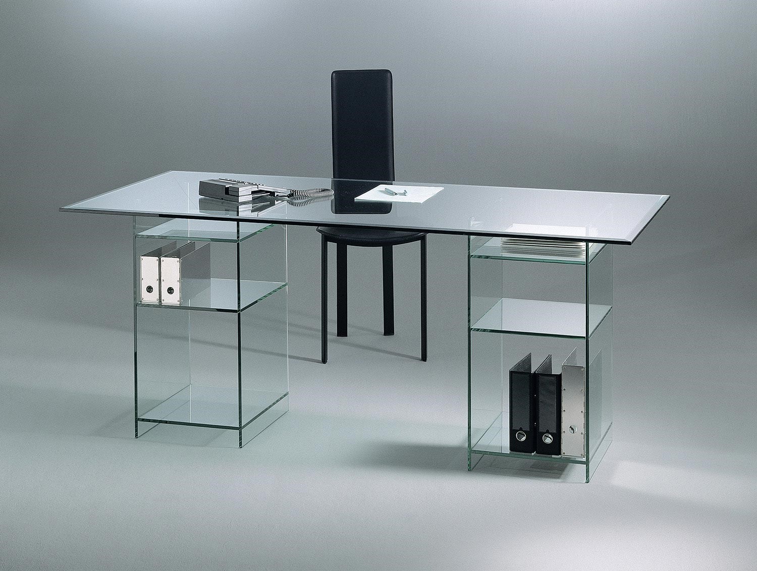 Glass table CLASSIC 5532 by DREIECK DESIGN: FLOATGLASS + base with 2 shelves