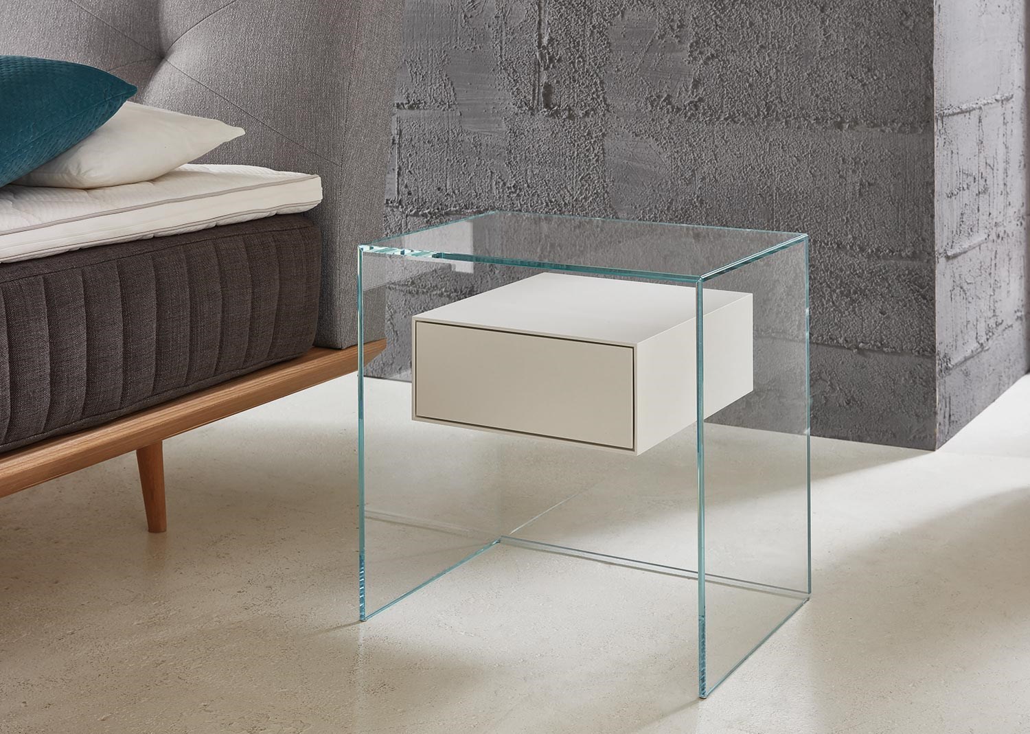 Designer Nachttisch aus Glas mit Schublade PURE FLY von DREIECK DESIGN