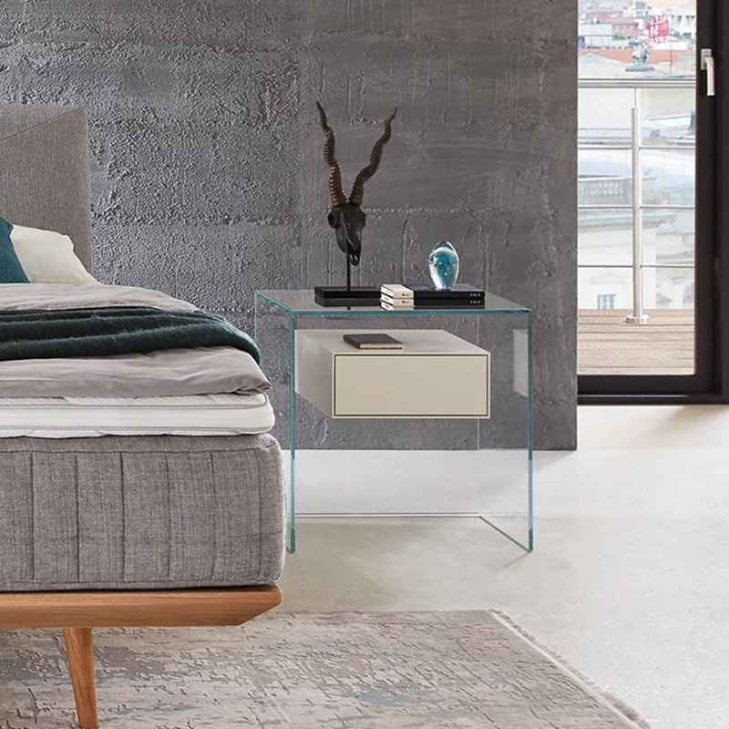 Designer-Nachttisch aus Glas mit Schublade von DREIECK DESIGN kaufen