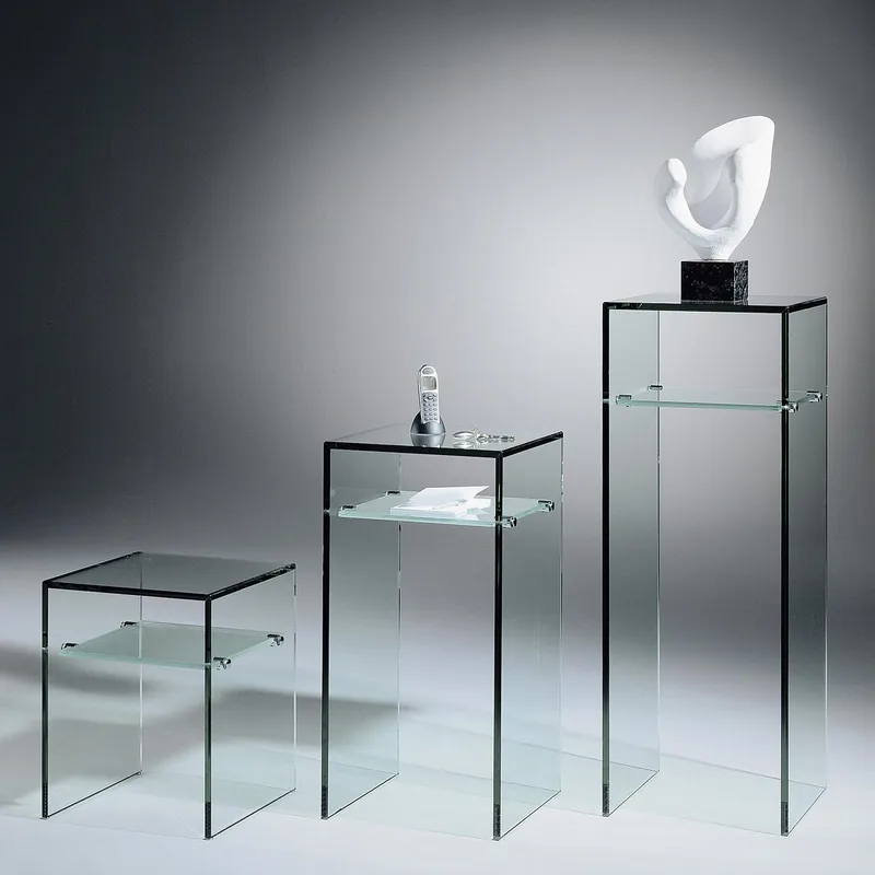 ARCADIA glass pedestals in heights of 50, 80 and 110 cm: Floatglas with satin-finished shelves
