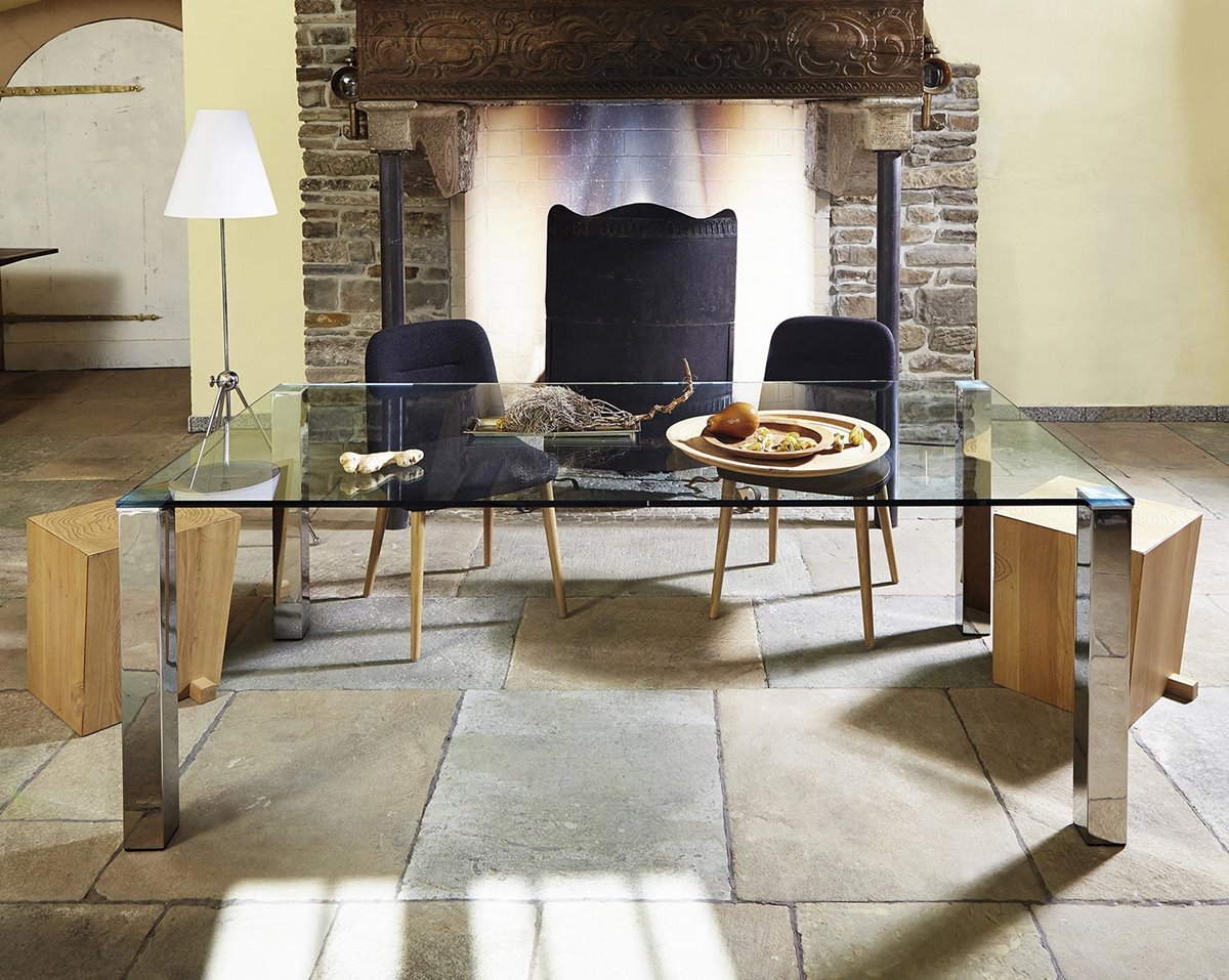 QUADRO MAGNUM clear glass dining table in a dining room