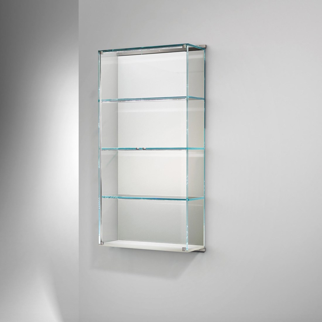Hängevitrine VITRO aus Optiwhite-Glas mit weißer Samtcolor-Rückwand