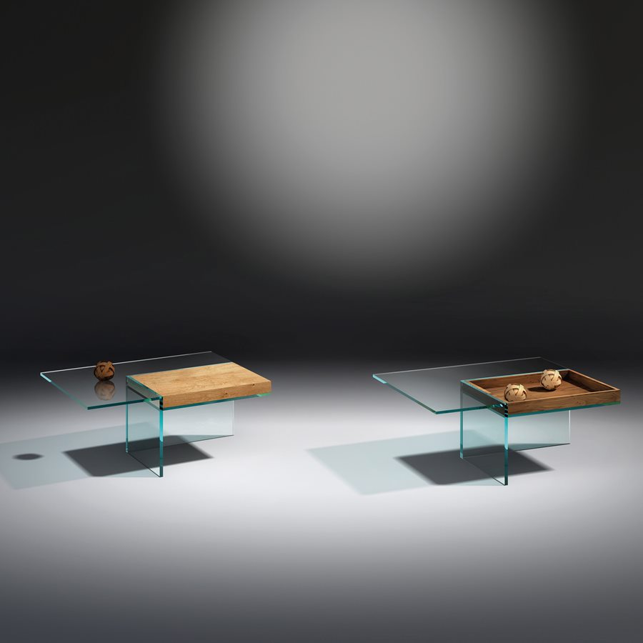 SERVA mit Optiwhite-Glas und Holztabletts in Eiche und Nussbaum
