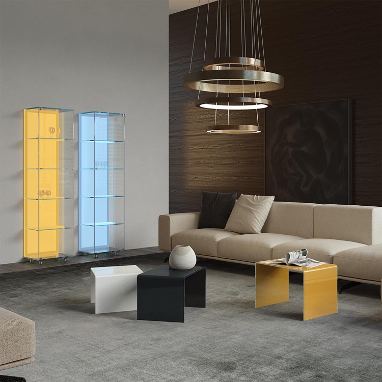 Modernes Wohnzimmer mit Glasmöbeln