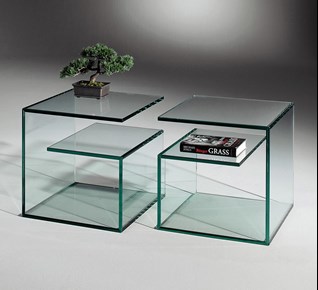 Eckigen Beistelltisch aus Glas von DREIECK DESIGN kaufen