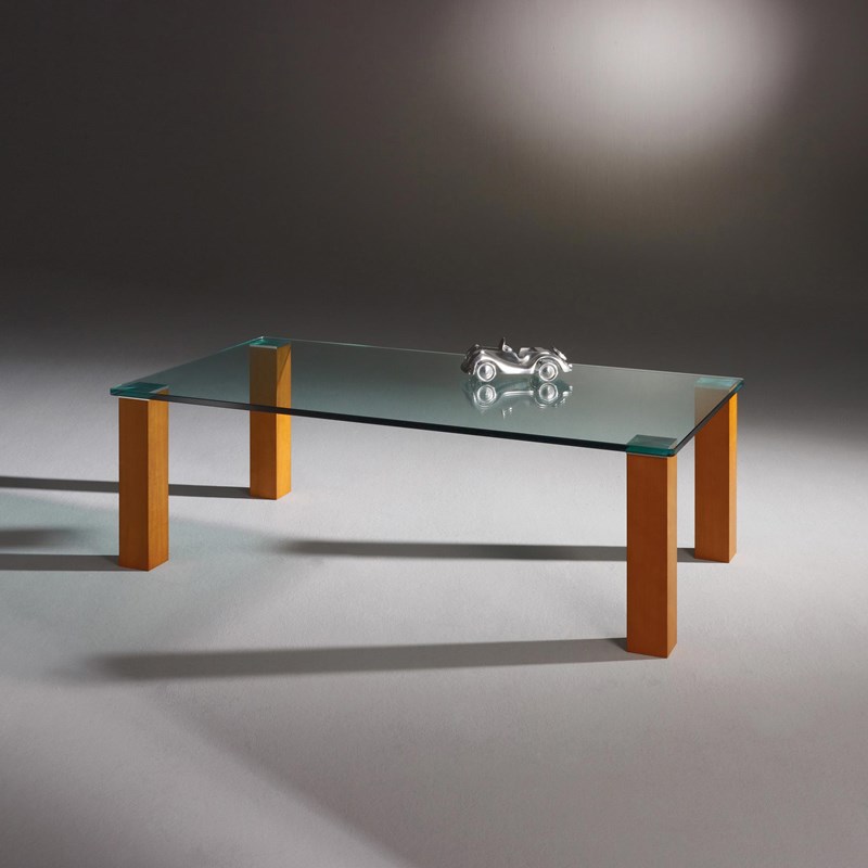 Glass coffee table REMUS by DREIECK DESIGN: RM 3742 - FLOATGLASS clear with rounded corners - table feet cherry