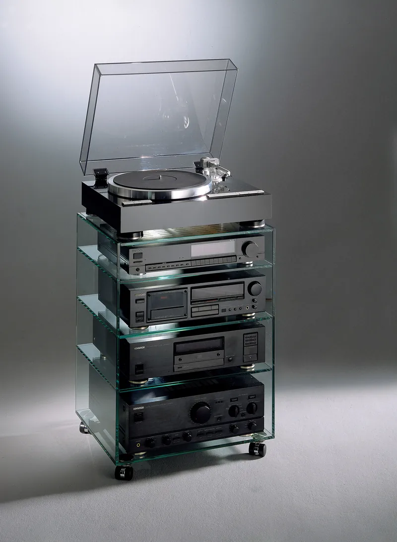 HIFI V/R · Floatglas clear · four equipment compartments