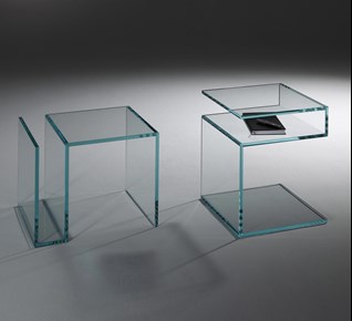 Designklassiker Beistelltisch aus Glas von DREIECK DESIGN
