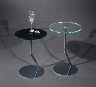 Edlen Beistelltisch aus Glas von DREIECK DESIGN kaufen